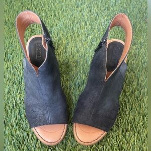 Born black leather peep toe side zipper sandals Size 7